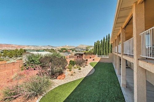 St George Apt Surrounded by Trails and Golf!