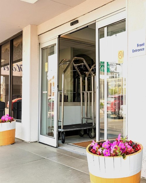 Silver Beach Hotel - image 5