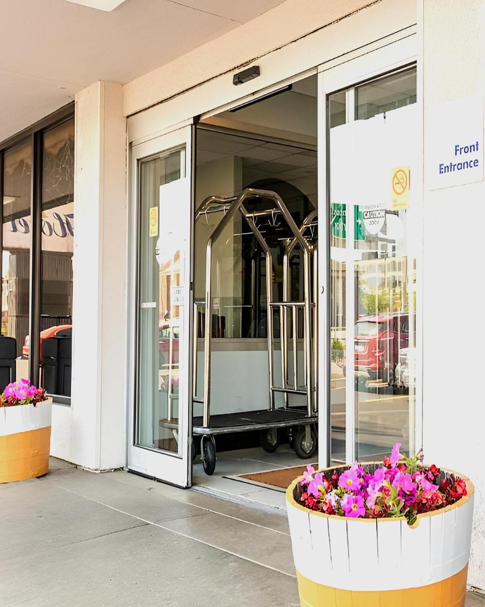Silver Beach Hotel - image 5