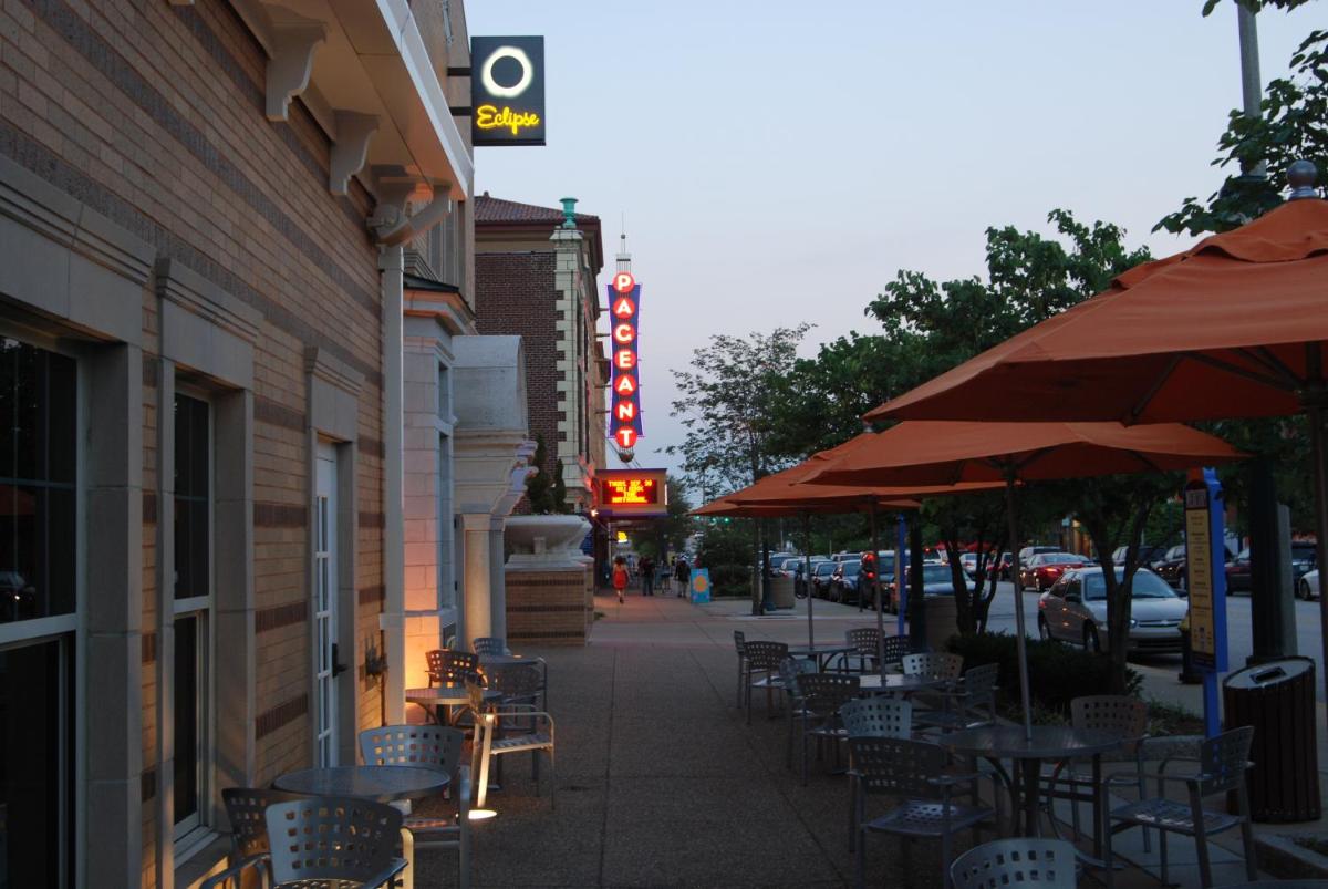 The Moonrise Hotel - image 6