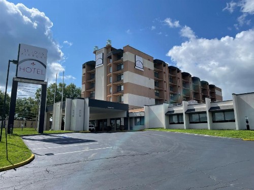 Hotel RL St Louis Airport