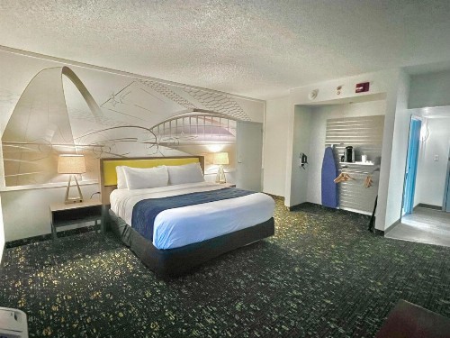 Hotel RL St Louis Airport - image 11