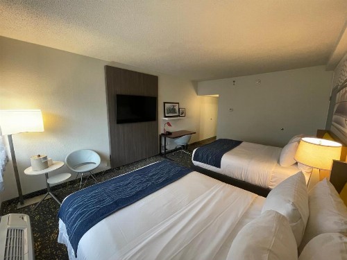 Hotel RL St Louis Airport - image 3