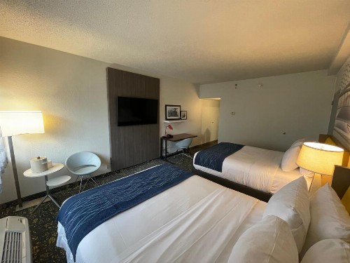 Hotel RL St Louis Airport - image 5