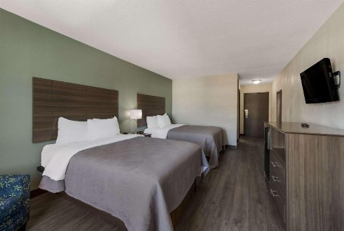 Quality Inn Airport - image 10