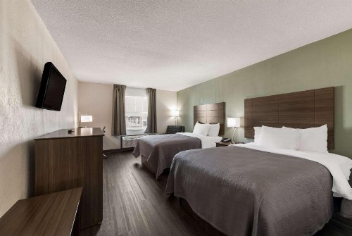 Quality Inn Airport - image 11