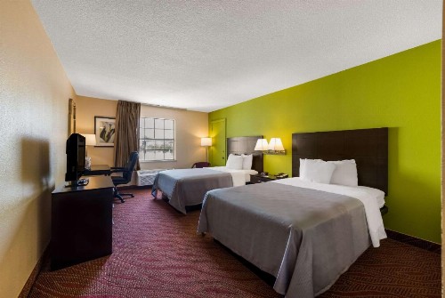 Quality Inn Airport - image 13
