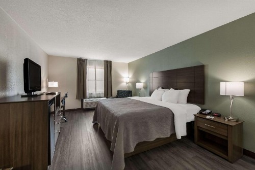 Quality Inn Airport - image 18