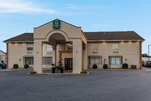 Quality Inn Airport - image 2