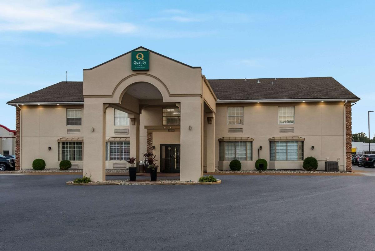 Quality Inn Airport - image 2