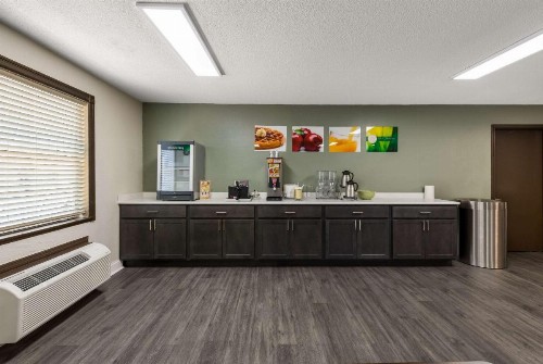 Quality Inn Airport - image 26