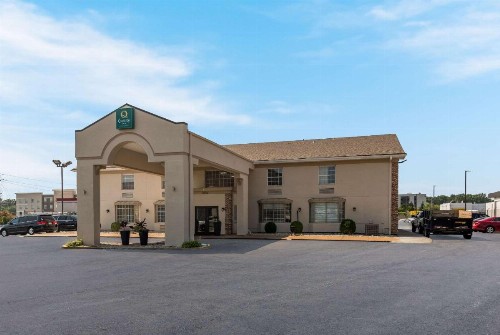 Quality Inn Airport - image 3