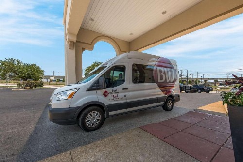 Quality Inn Airport - image 30