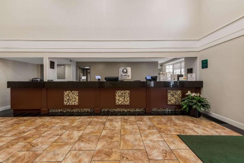 Quality Inn Airport - image 5