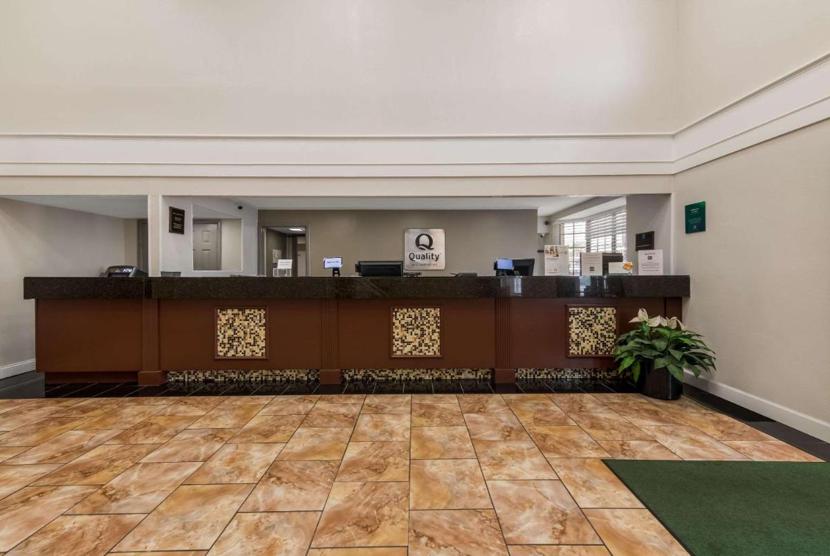 Quality Inn Airport - image 5