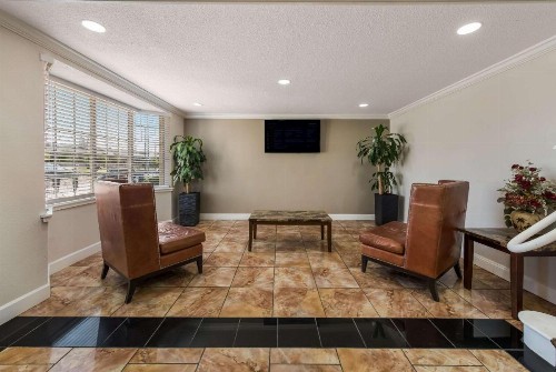 Quality Inn Airport - image 7