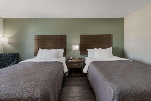 Quality Inn Airport - image 9