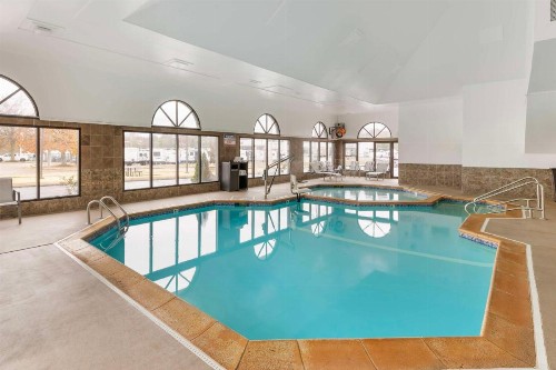 Best Western St. Louis Inn - image 17