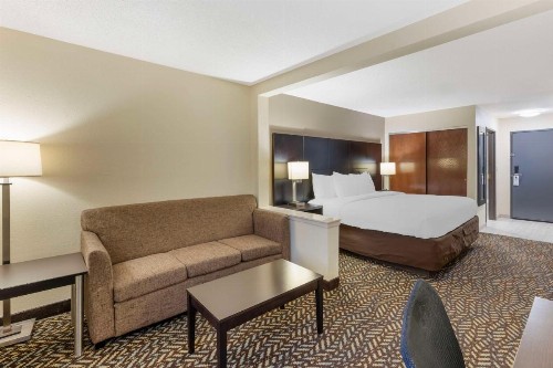 Best Western St. Louis Inn - image 31