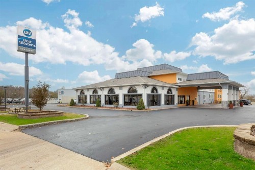 Best Western St. Louis Inn - image 9