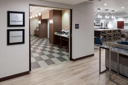 Hampton Inn St Louis- at the Arch - image 12