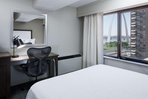 Hampton Inn St Louis- at the Arch - image 25