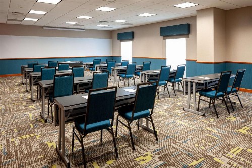 Hampton Inn & Suites St. Louis at Forest Park - image 14