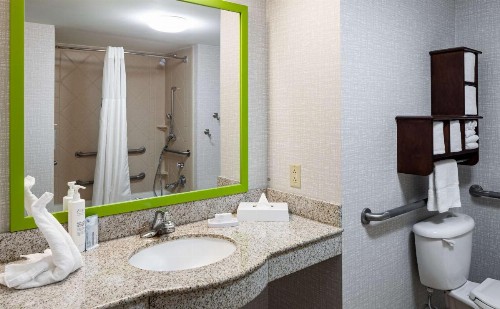 Hampton Inn & Suites St. Louis at Forest Park - image 19