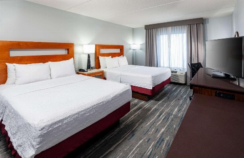 Hampton Inn & Suites St. Louis at Forest Park - image 23