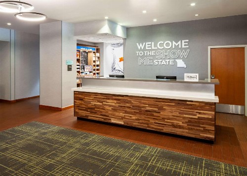 Hampton Inn & Suites St. Louis at Forest Park - image 25