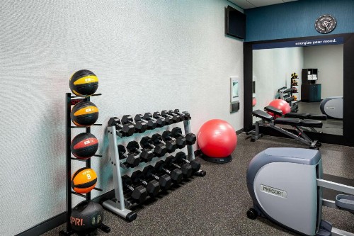 Hampton Inn & Suites St. Louis at Forest Park - image 3