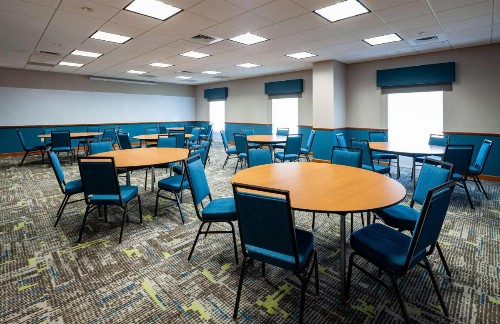 Hampton Inn & Suites St. Louis at Forest Park - image 33