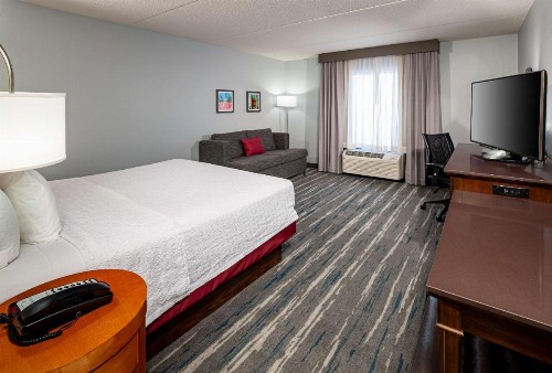 Hampton Inn & Suites St. Louis at Forest Park - image 35