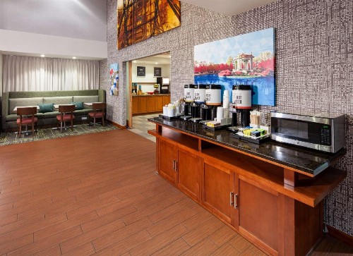 Hampton Inn & Suites St. Louis at Forest Park - image 36
