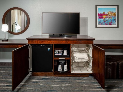 Hampton Inn & Suites St. Louis at Forest Park - image 5