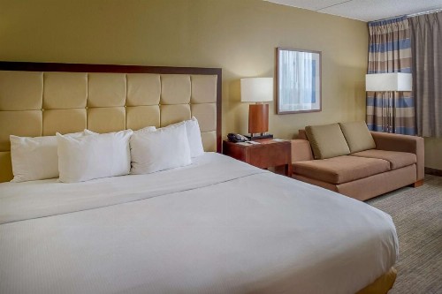DoubleTree by Hilton St. Louis at Westport - image 11