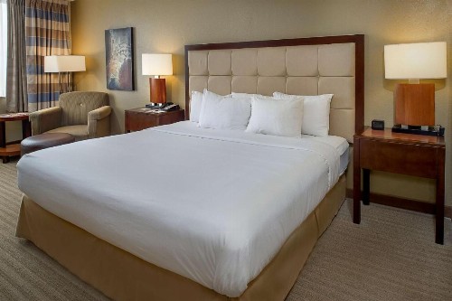 DoubleTree by Hilton St. Louis at Westport - image 12