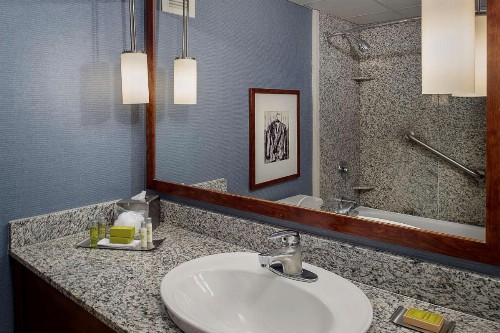 DoubleTree by Hilton St. Louis at Westport - image 13