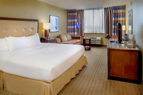DoubleTree by Hilton St. Louis at Westport - image 14
