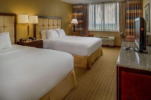DoubleTree by Hilton St. Louis at Westport - image 24