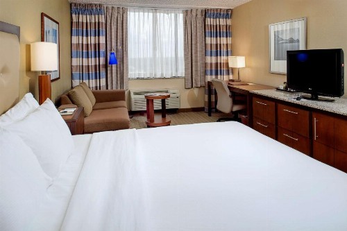 DoubleTree by Hilton St. Louis at Westport - image 28