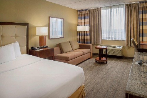 DoubleTree by Hilton St. Louis at Westport - image 29