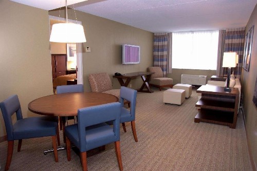 DoubleTree by Hilton St. Louis at Westport - image 32