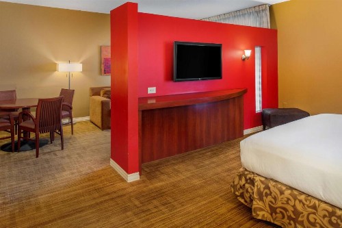 Hilton St. Louis Airport - image 17