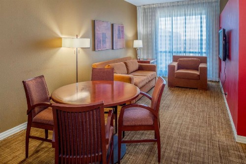 Hilton St. Louis Airport - image 20