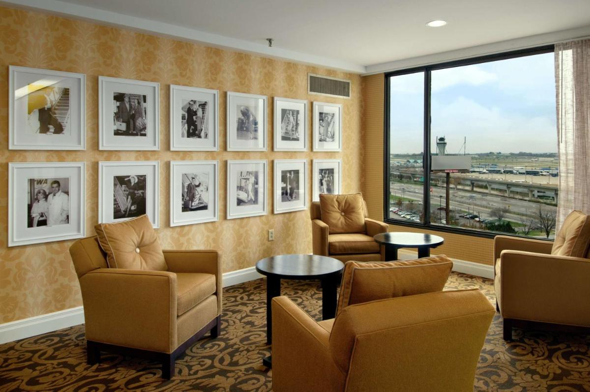 Hilton St. Louis Airport - image 3