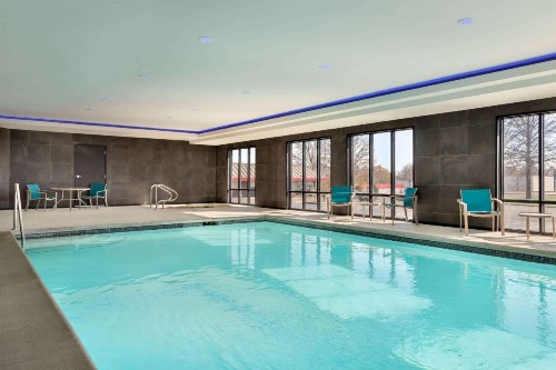 La Quinta Inn & Suites by Wyndham St Louis Route 66 - image 35