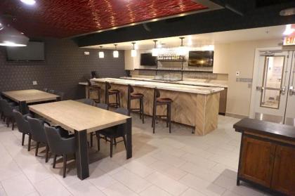 DoubleTree by Hilton St. Louis Airport MO - image 10