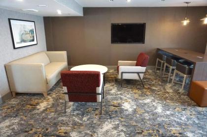 DoubleTree by Hilton St. Louis Airport MO - image 11