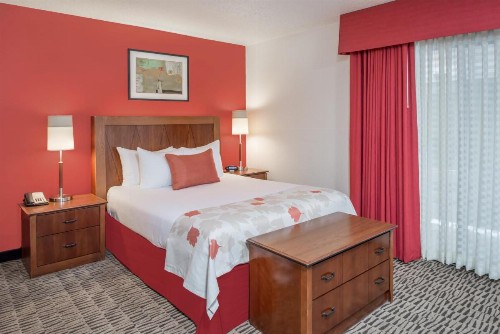 Hawthorn Suites by Wyndham St. Louis Westport Plaza - image 3